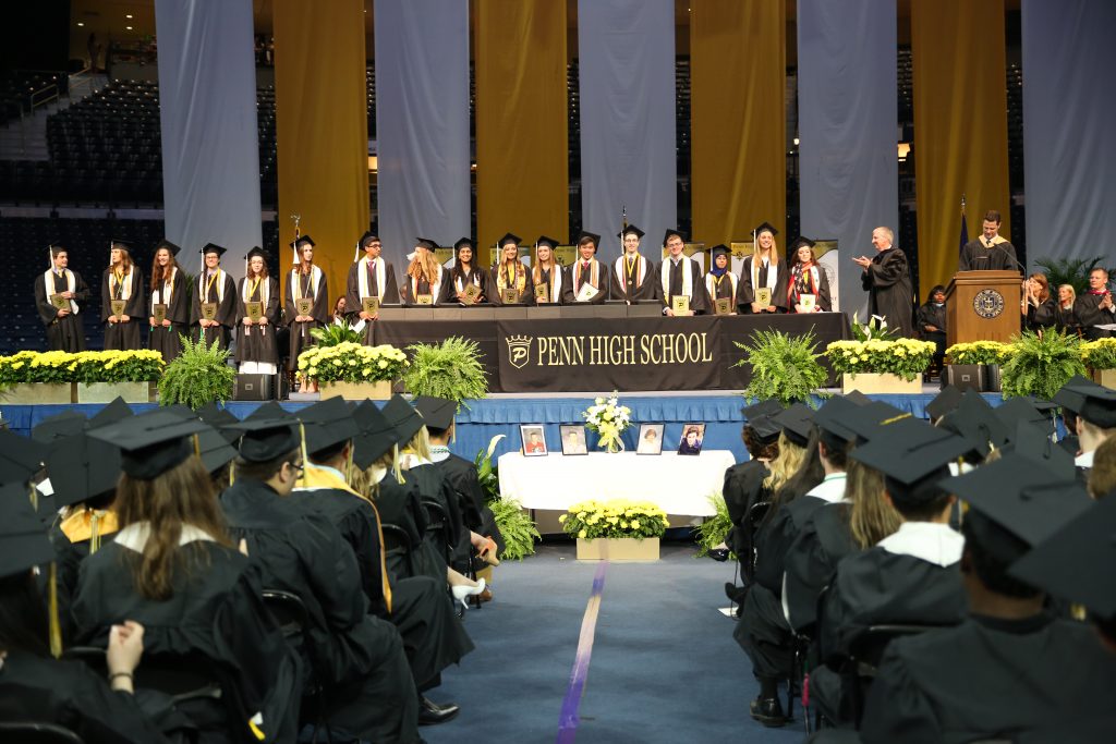 All 17 valedictorians recognized during Commencement May 25, 2018